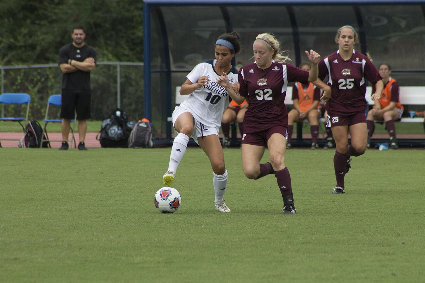 Eagles go 1-1 in Sun Belt weekend opener