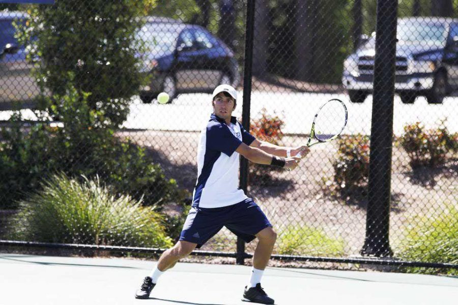 Mens and Womens tennis sweep home matches during the weekend