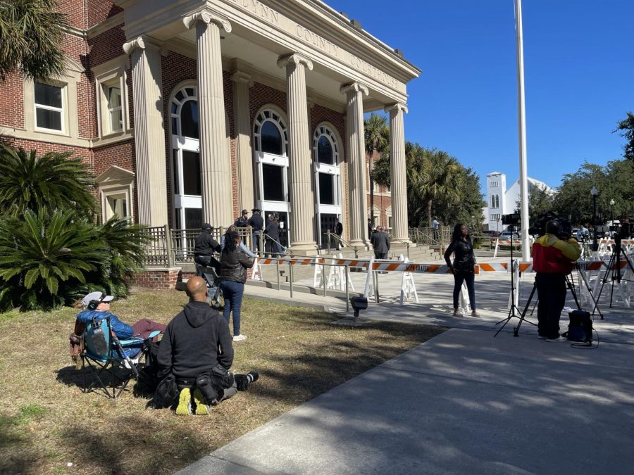 Barricades, viewers and media members surround front of Glynn County Courthouse.