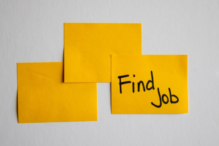 Sticky notes - Find a Job by flazingo_photos is licensed under CC BY-SA 2.0.