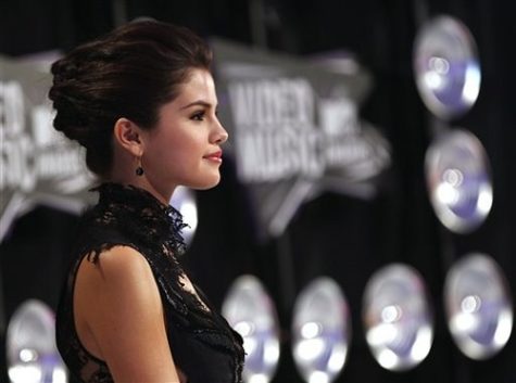 Selena Gomez MTV VMA 2011 by AleeDear is licensed under CC BY-SA 2.0.