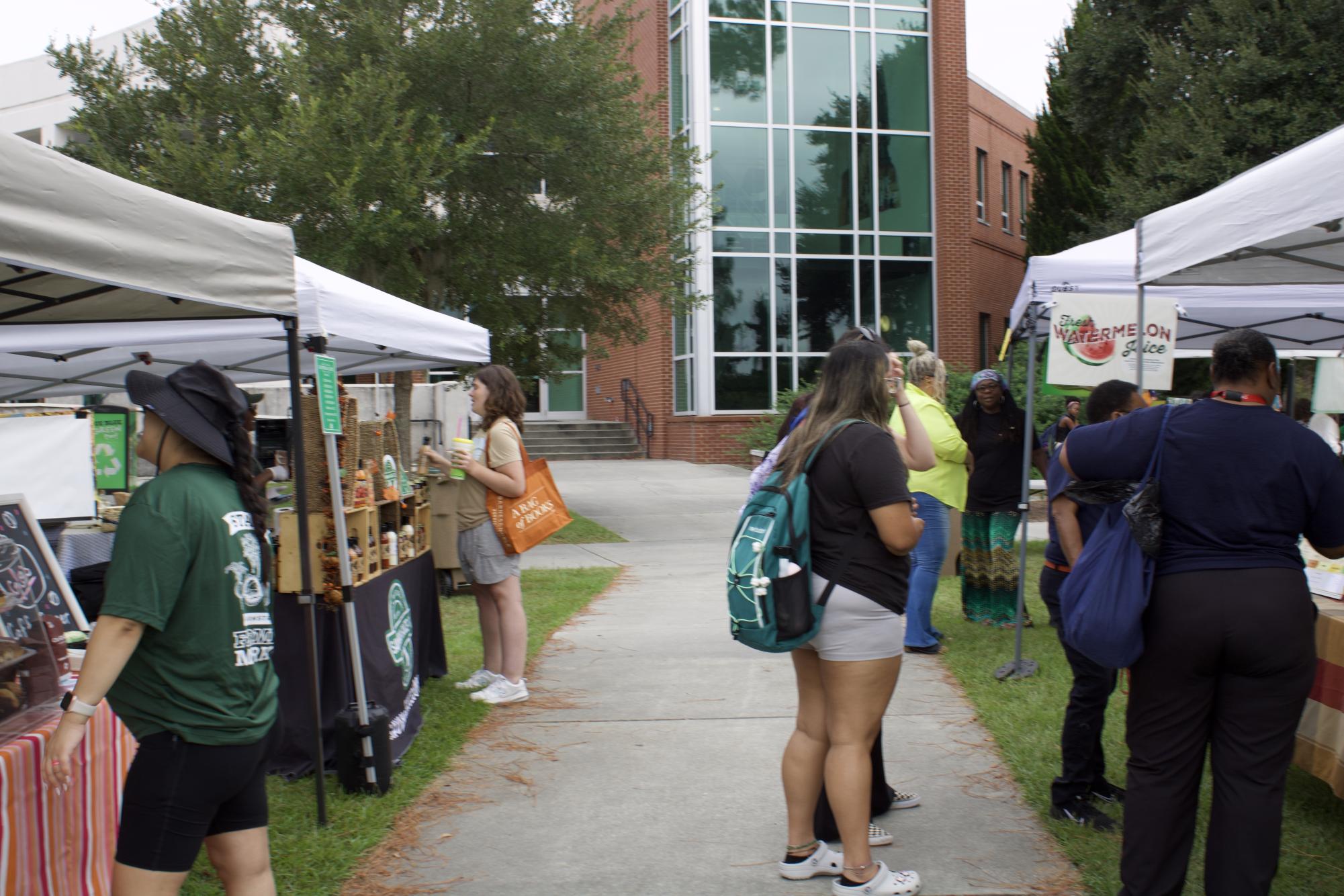 Armstrong Farmers Market and Student Org Fair Photostory